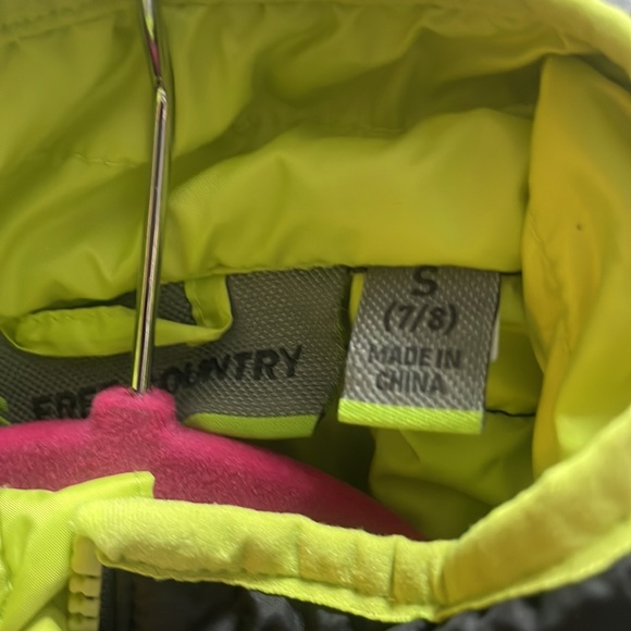 Free country boys size 7/8 jacket lightweight. Black with green trim. - Picture 8 of 9